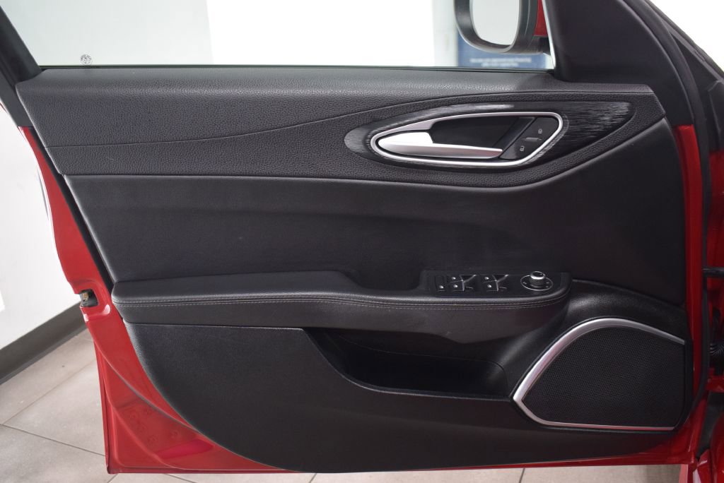 Used 2019 Alfa Romeo Giulia AWD w/ Cold Weather Package image 7