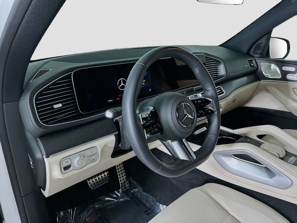 Used 2025 Mercedes-Benz GLS 450 4MATIC image 4