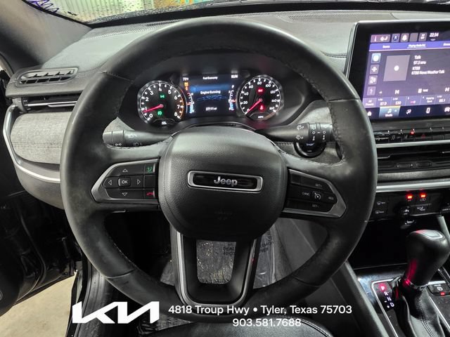 Used 2023 Jeep Compass Latitude AWD/4WD image 2