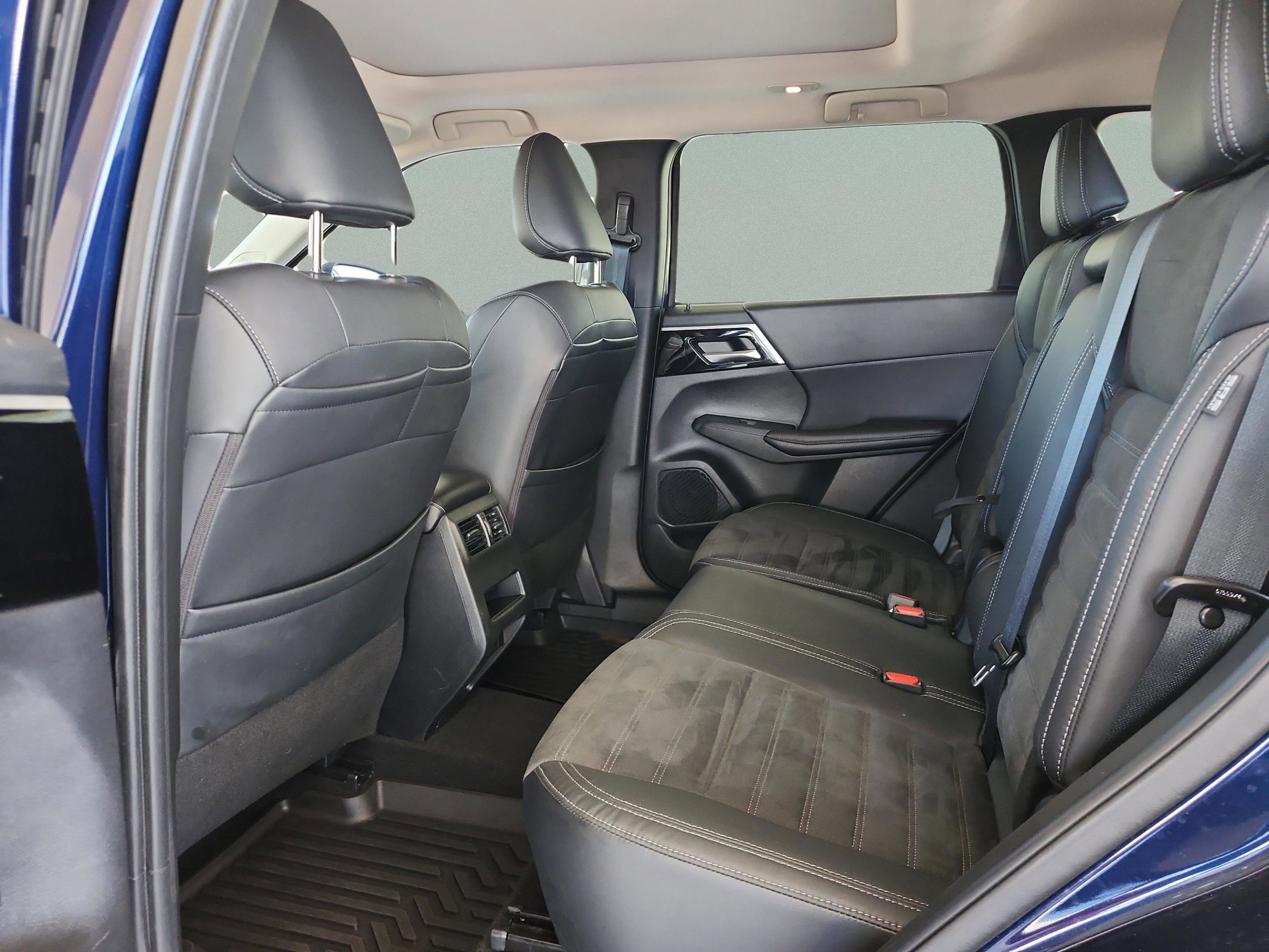 Used 2022 Mitsubishi Outlander SE image 17