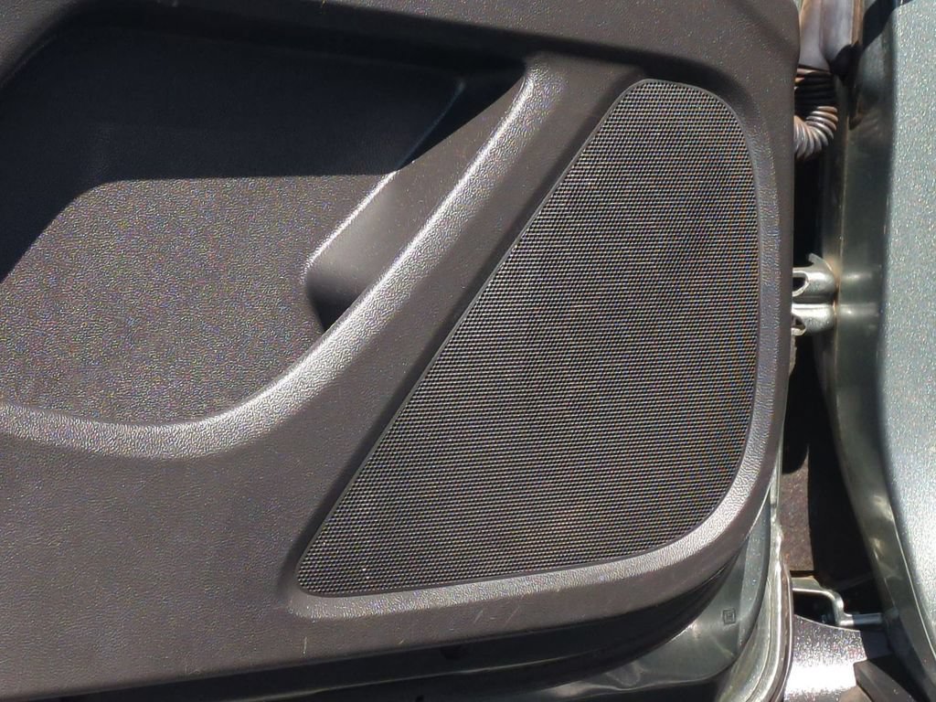 Used 2023 Chevrolet Traverse LT FWD image 26