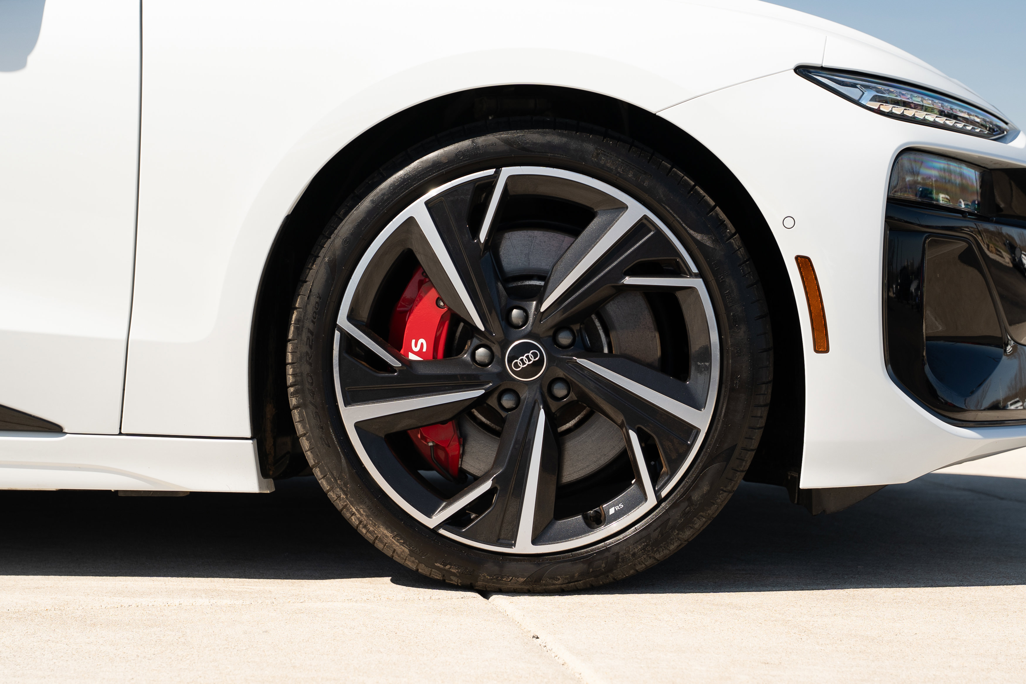 Certified 2025 Audi S6 e-tron Prestige w/ 21" Black Optic Package image 38