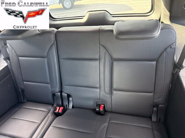 Used 2022 Chevrolet Tahoe Z71 w/ Luxury Package AWD/4WD image 9