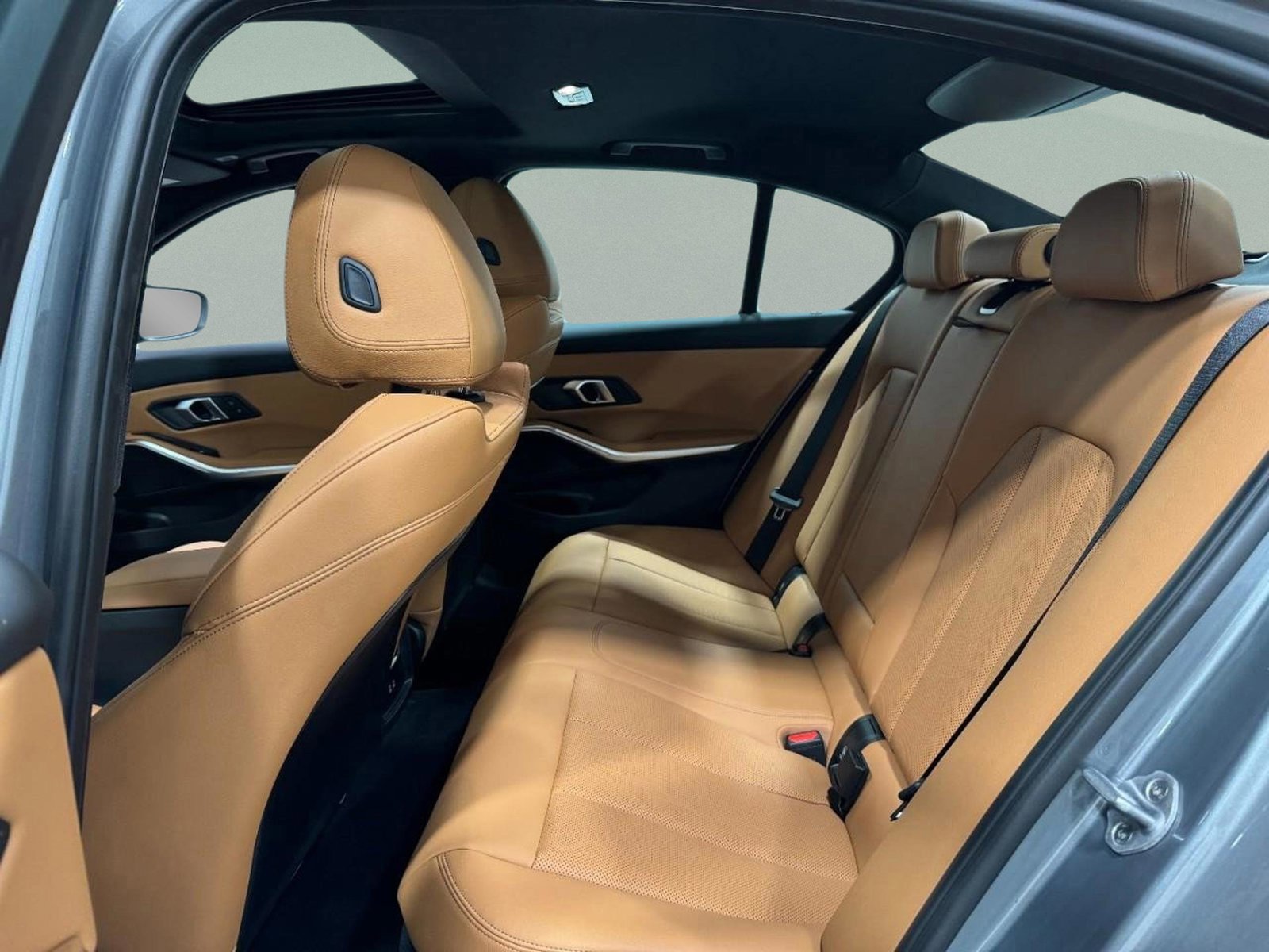 Used 2025 BMW 330i xDrive Sedan w/ Premium Package image 9