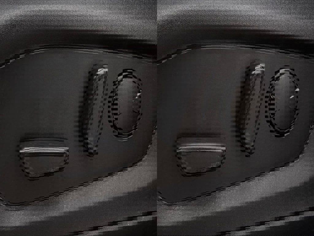 Used 2021 Ford Explorer XLT w/ Equipment Group 202A RWD image 6