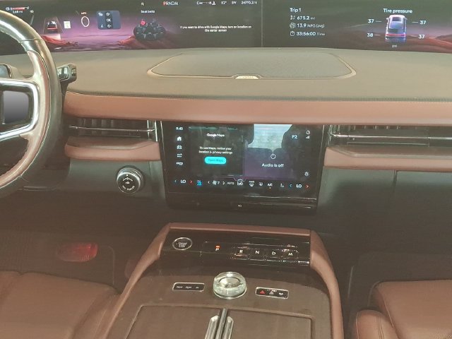 Used 2025 Lincoln Navigator Reserve AWD/4WD image 4