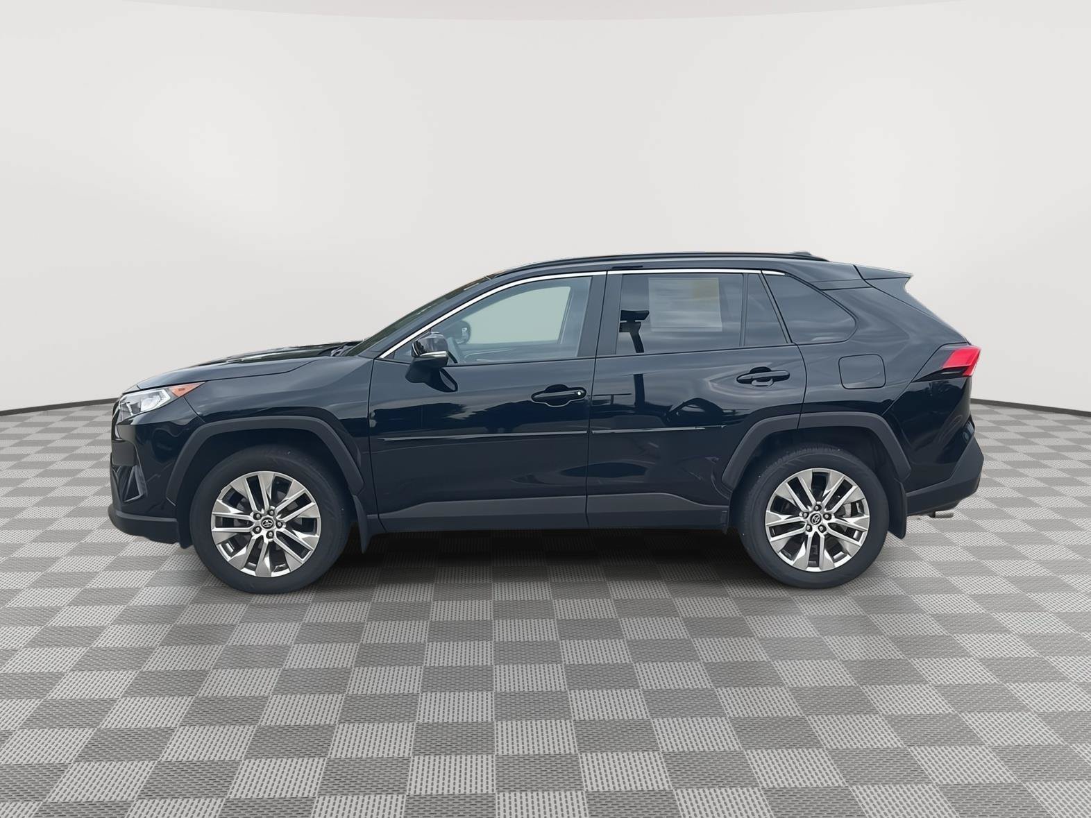 Used 2020 Toyota RAV4 XLE Premium AWD/4WD image 9