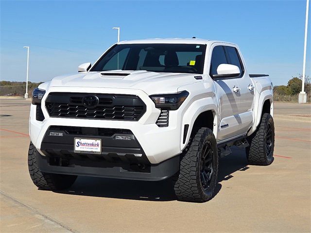 Used 2025 Toyota Tacoma TRD Sport image 3