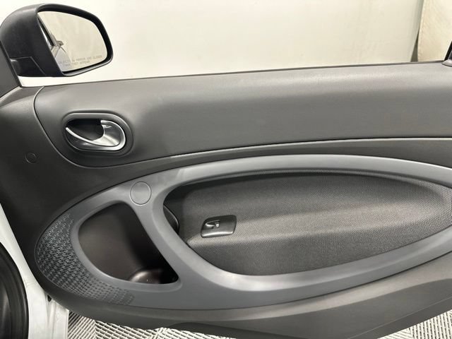 Used 2018 smart fortwo electric drive RWD image 27