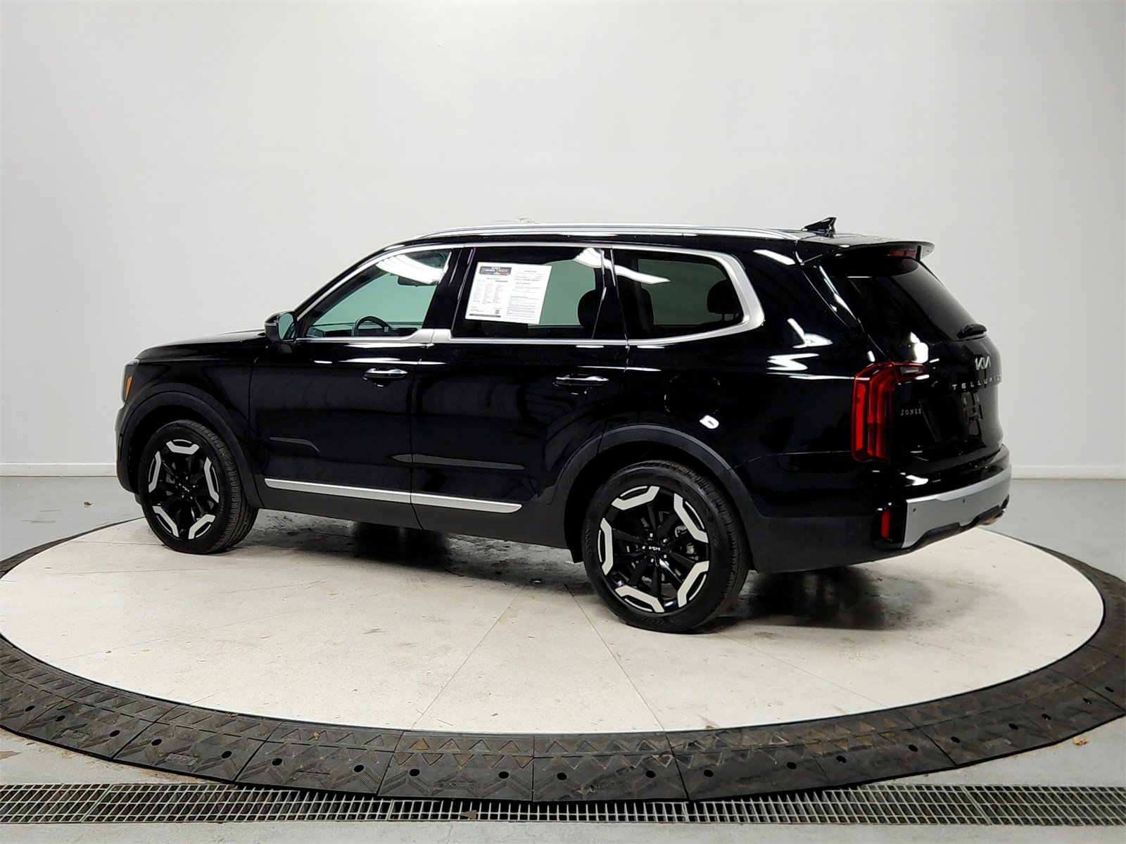 Used 2024 Kia Telluride S w/ S Sunroof Package image 5