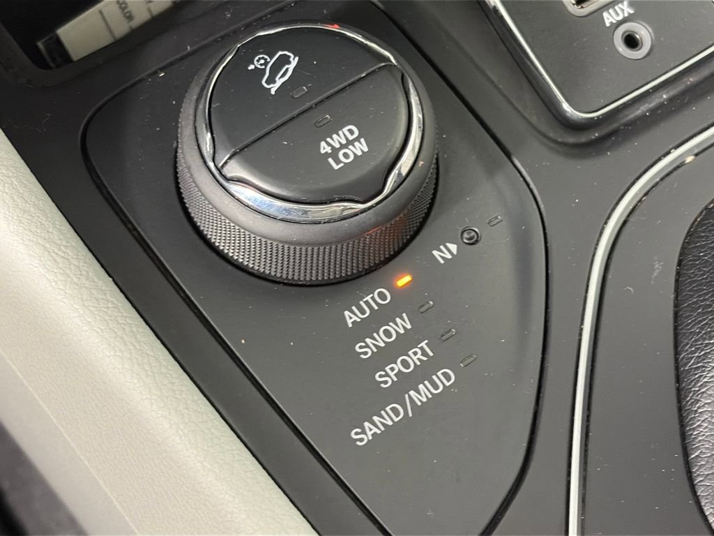 Used 2021 Jeep Cherokee Latitude Lux w/ Comfort/Convenience Group image 23