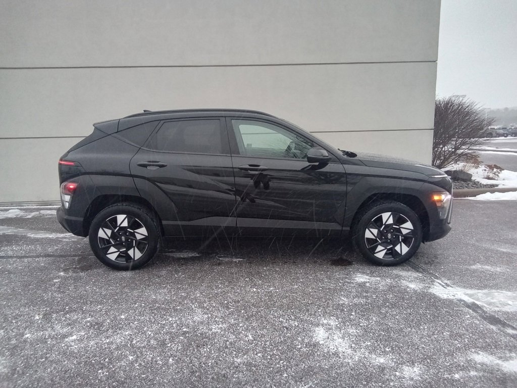 Used 2024 Hyundai Kona SEL w/ Convenience Package image 2