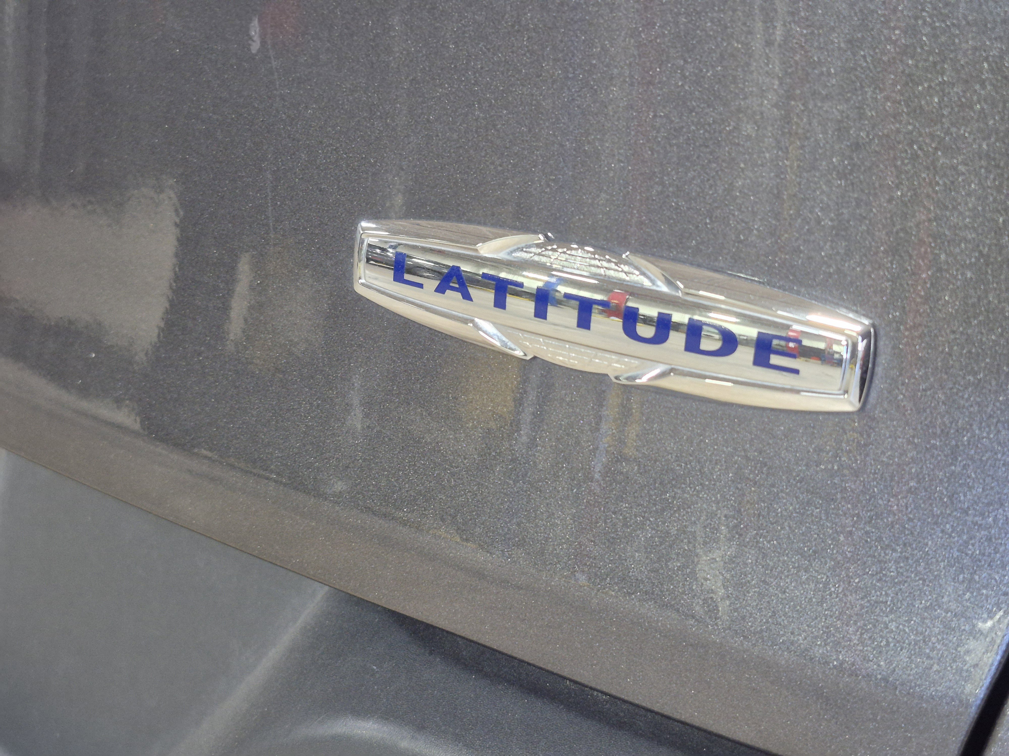 Used 2017 Jeep Cherokee Latitude w/ Comfort/Convenience Group image 10