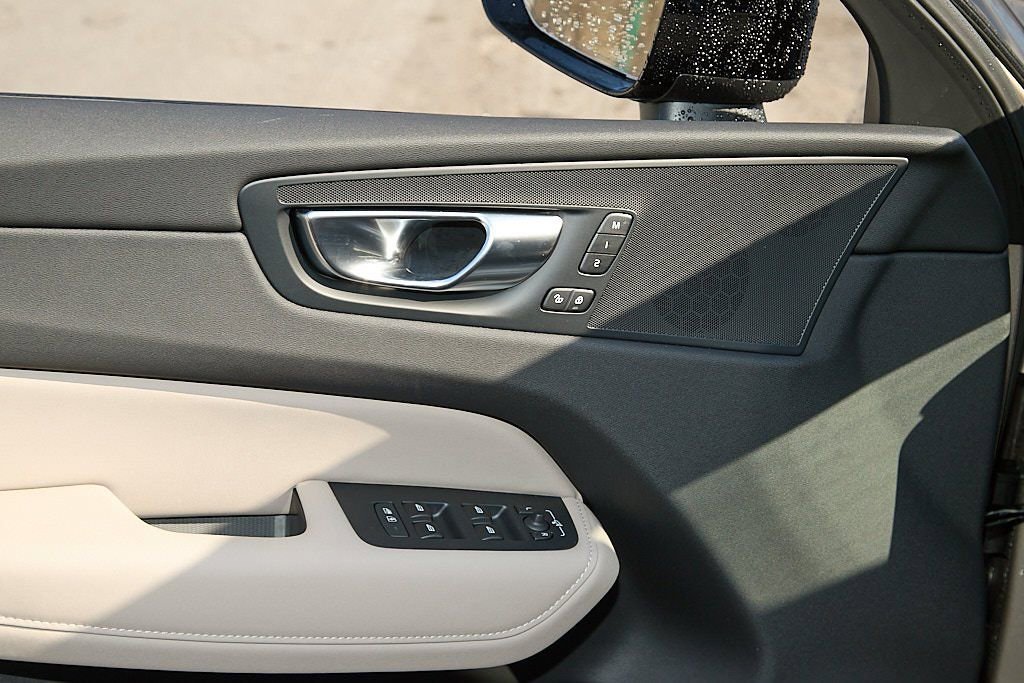 New 2026 Volvo XC60 T8 Plus w/ Protection Package Premier image 11