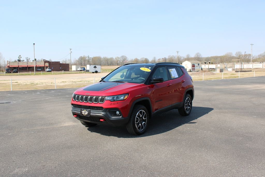Used 2025 Jeep Compass Trailhawk image 4