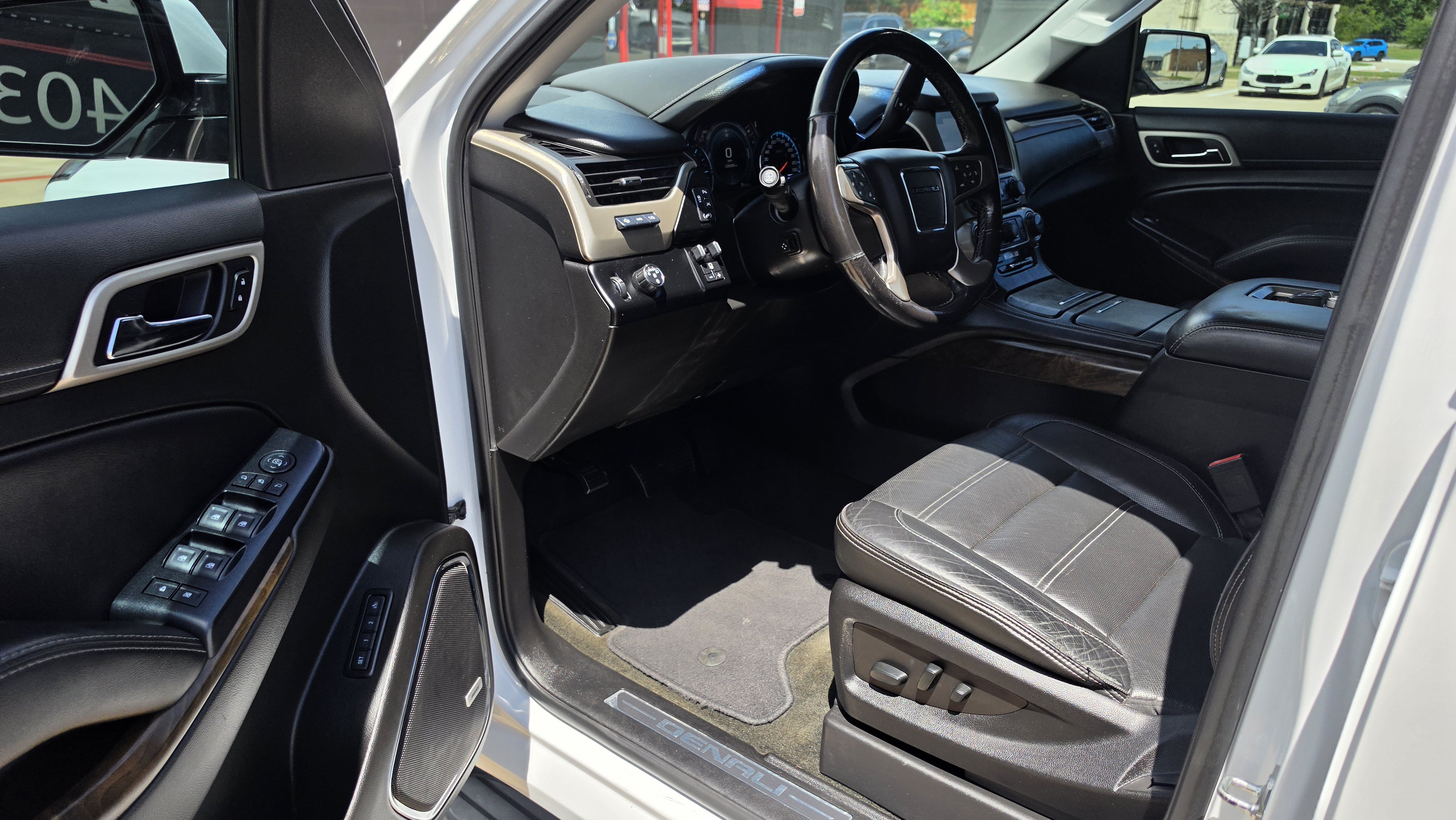 Used 2018 GMC Yukon Denali RWD image 24