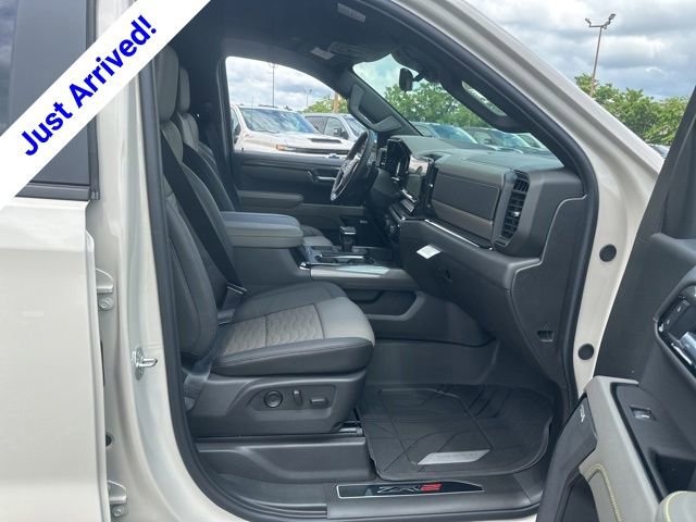New 2026 Chevrolet Silverado 1500 ZR2 w/ LPO, Dark Essentials Package AWD/4WD image 32