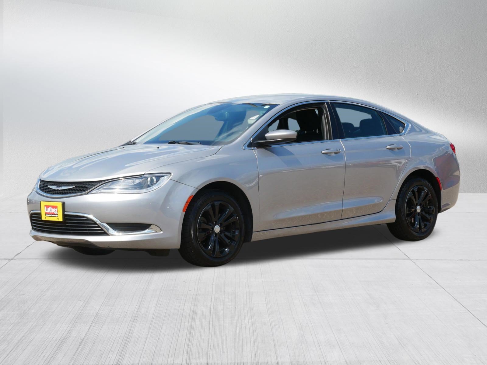 Used 2016 Chrysler 200 Limited w/ Convenience Group FWD image 3