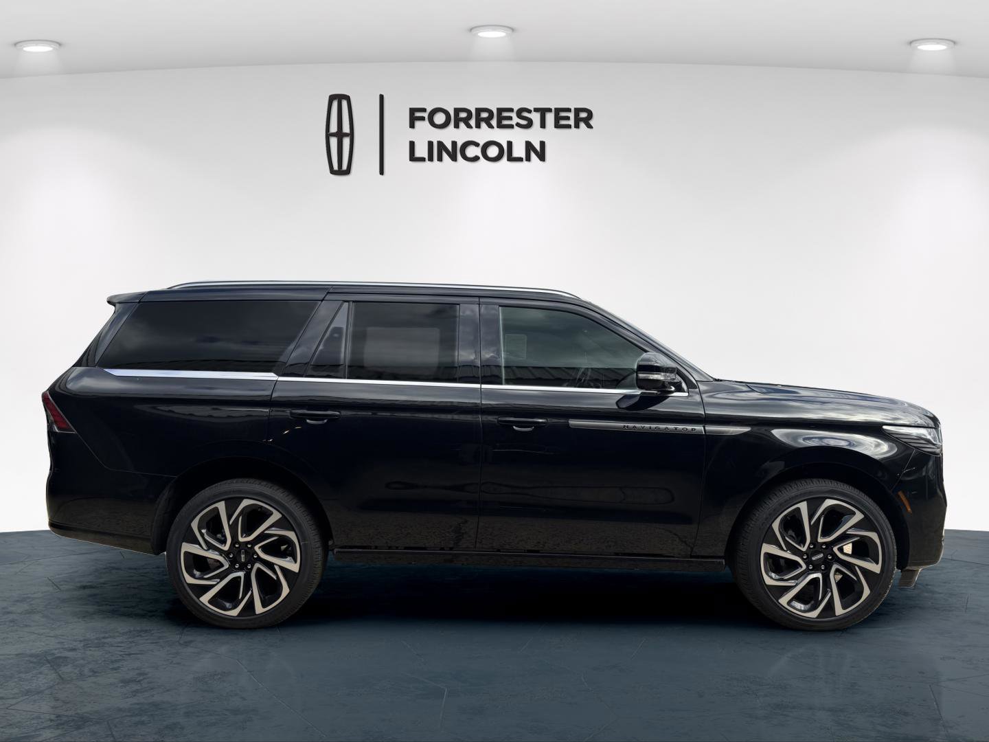 New 2026 Lincoln Navigator Reserve image 2