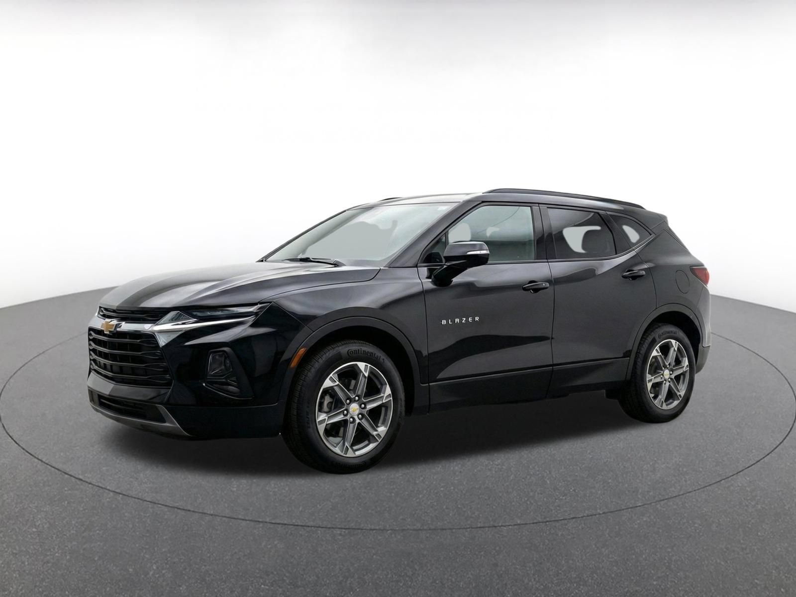 Used 2025 Chevrolet Blazer LT FWD image 3