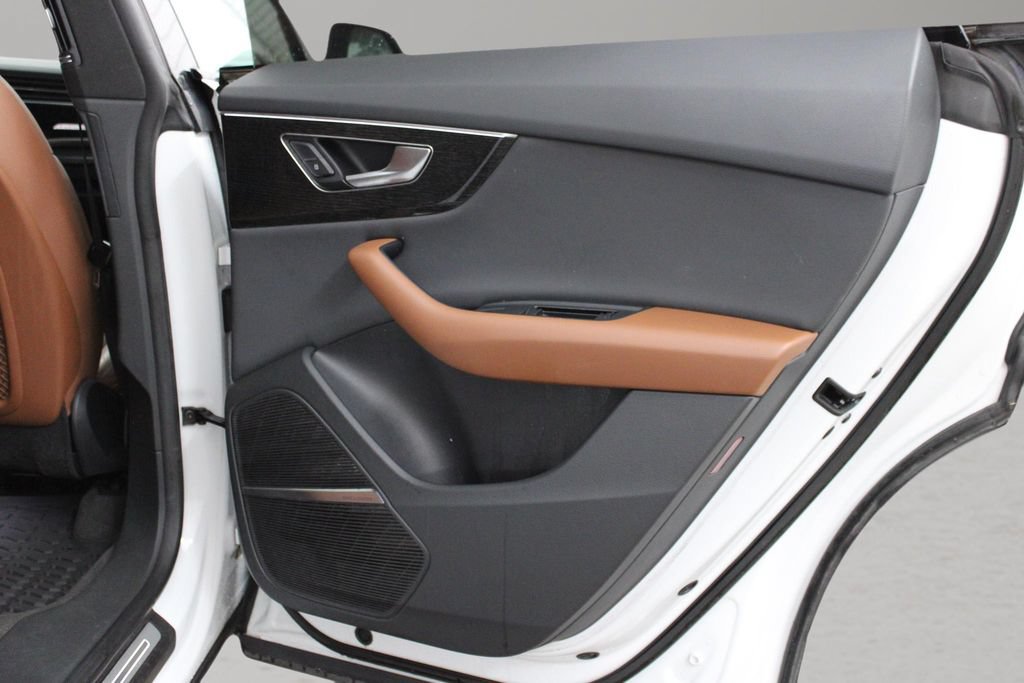 Used 2019 Audi Q8 Premium Plus w/ Premium Plus AWD/4WD image 28