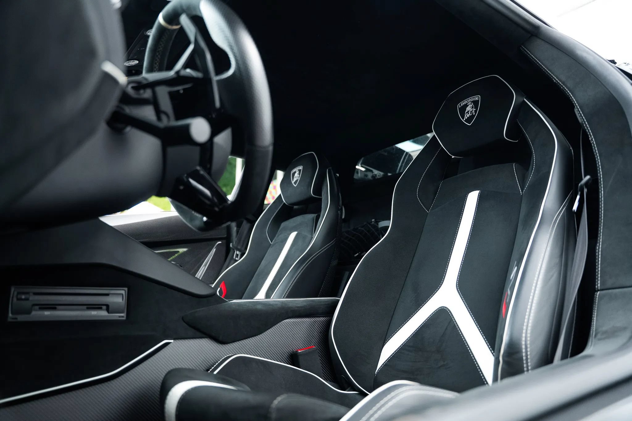 Used 2019 Lamborghini Aventador SVJ AWD/4WD image 14