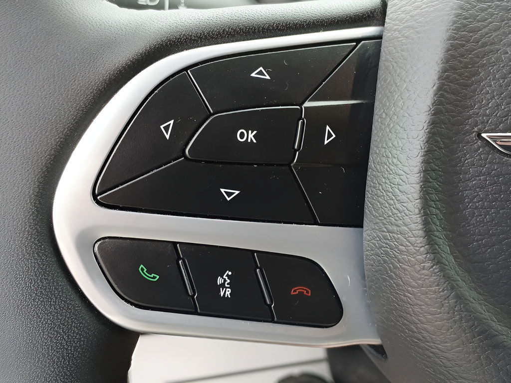 Used 2026 Chrysler Pacifica Select FWD image 20