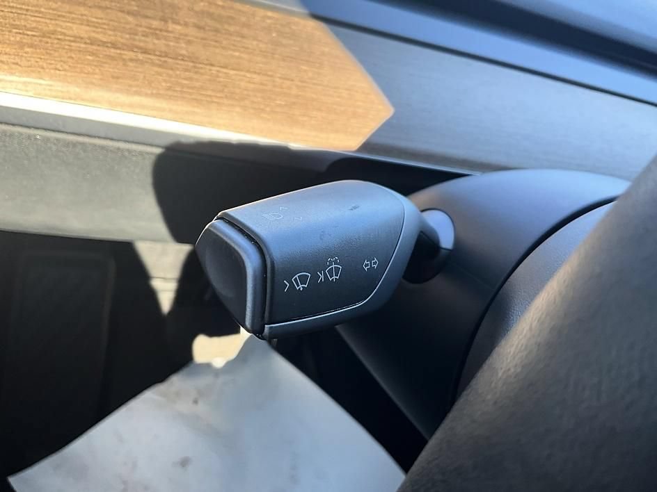 Used 2021 Tesla Model Y Long Range AWD/4WD image 15