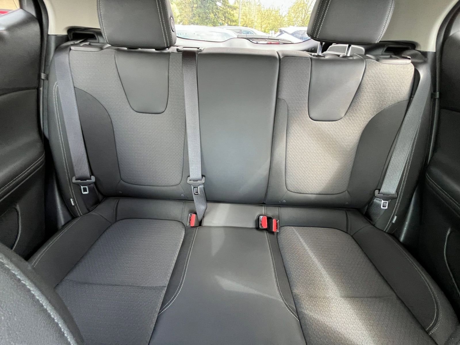 Used 2025 Buick Encore GX Preferred AWD/4WD image 39