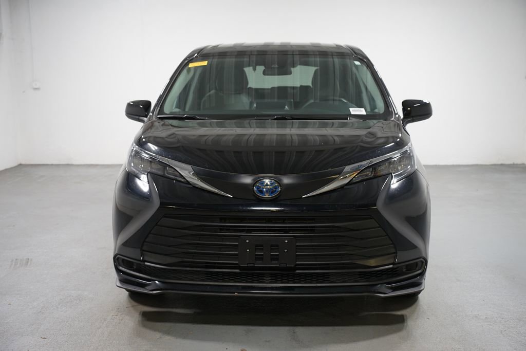 Certified 2024 Toyota Sienna LE video 2