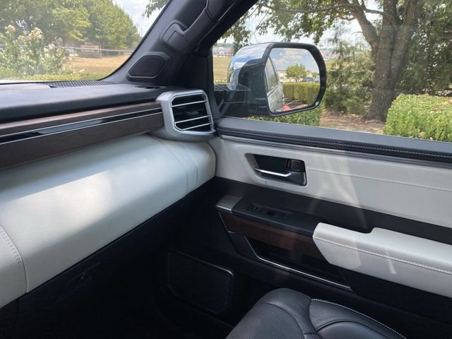 Used 2024 Toyota Sequoia Capstone AWD/4WD image 40