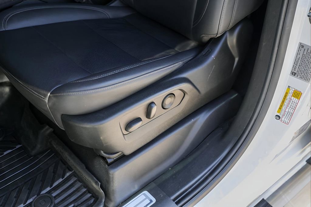 Used 2024 Chevrolet Silverado 2500 LTZ w/ LTZ Plus Package image 8