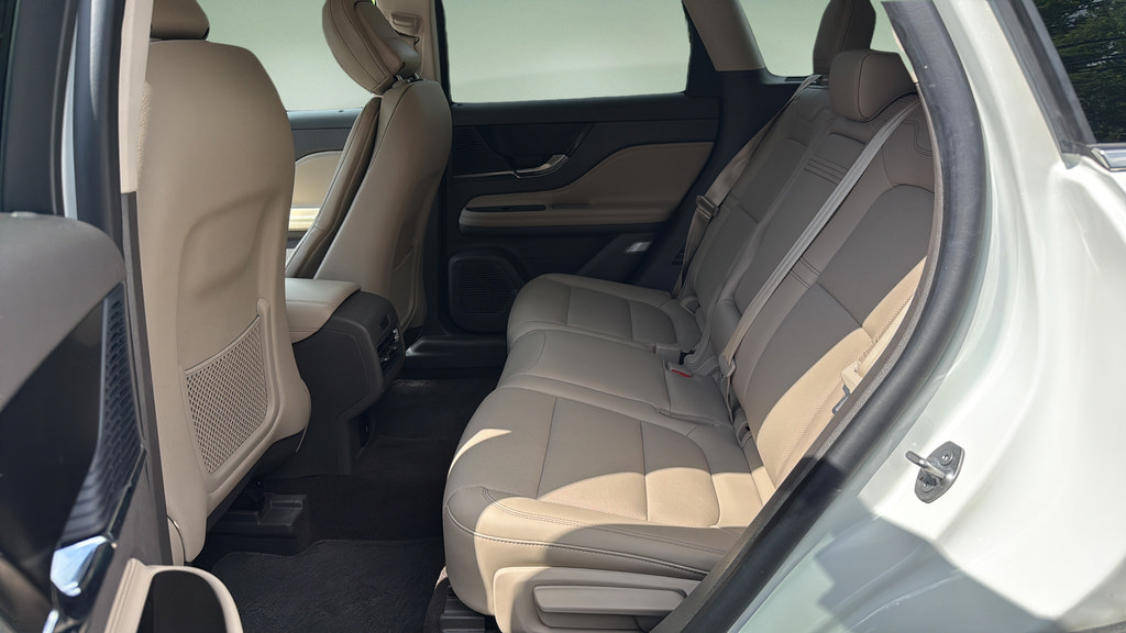 Used 2020 Lincoln Corsair AWD w/ Premium Package image 15