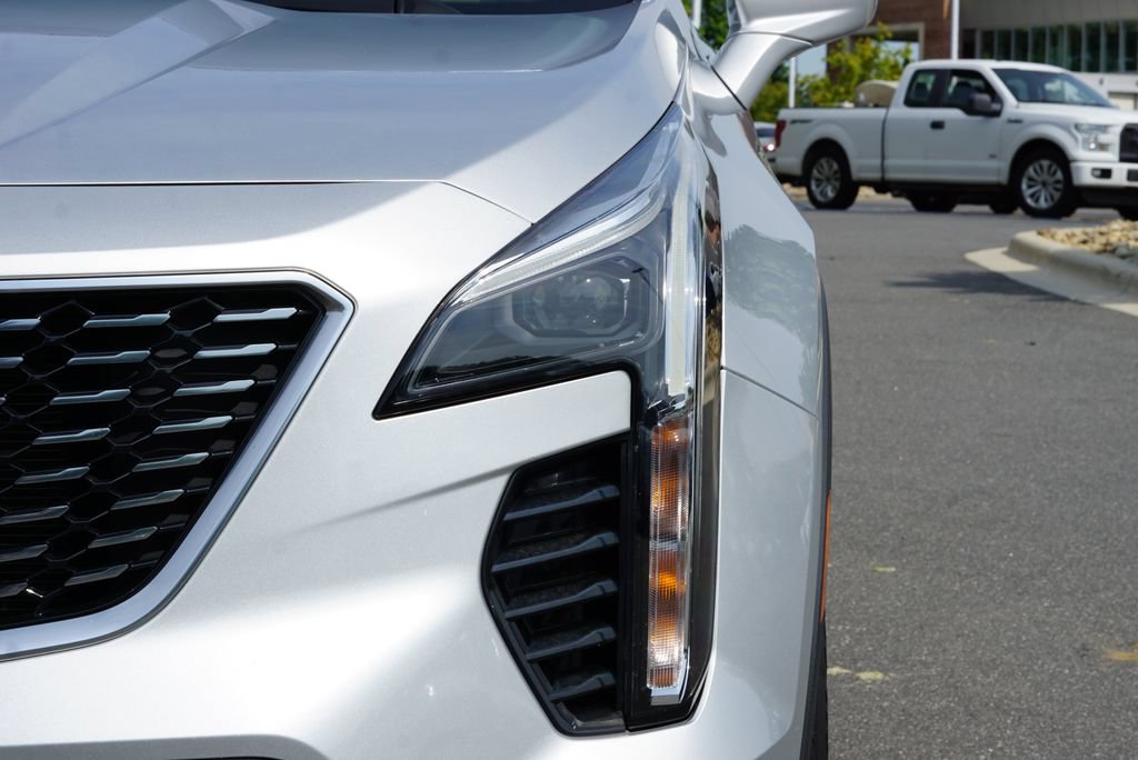 Used 2022 Cadillac XT4 Luxury w/ Cold Weather Package FWD image 10