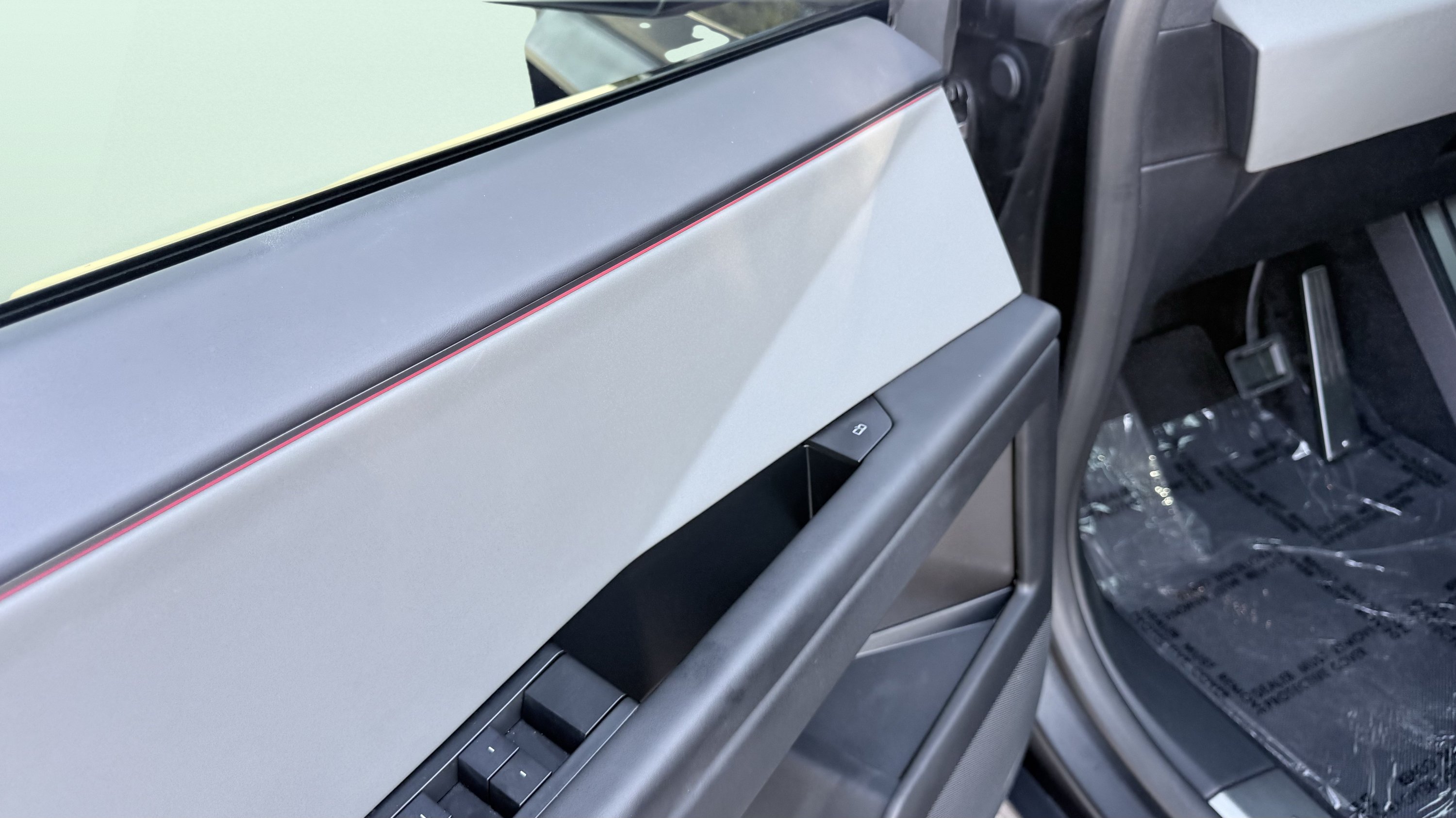 Used 2024 Tesla Cybertruck AWD Crew Cab image 19