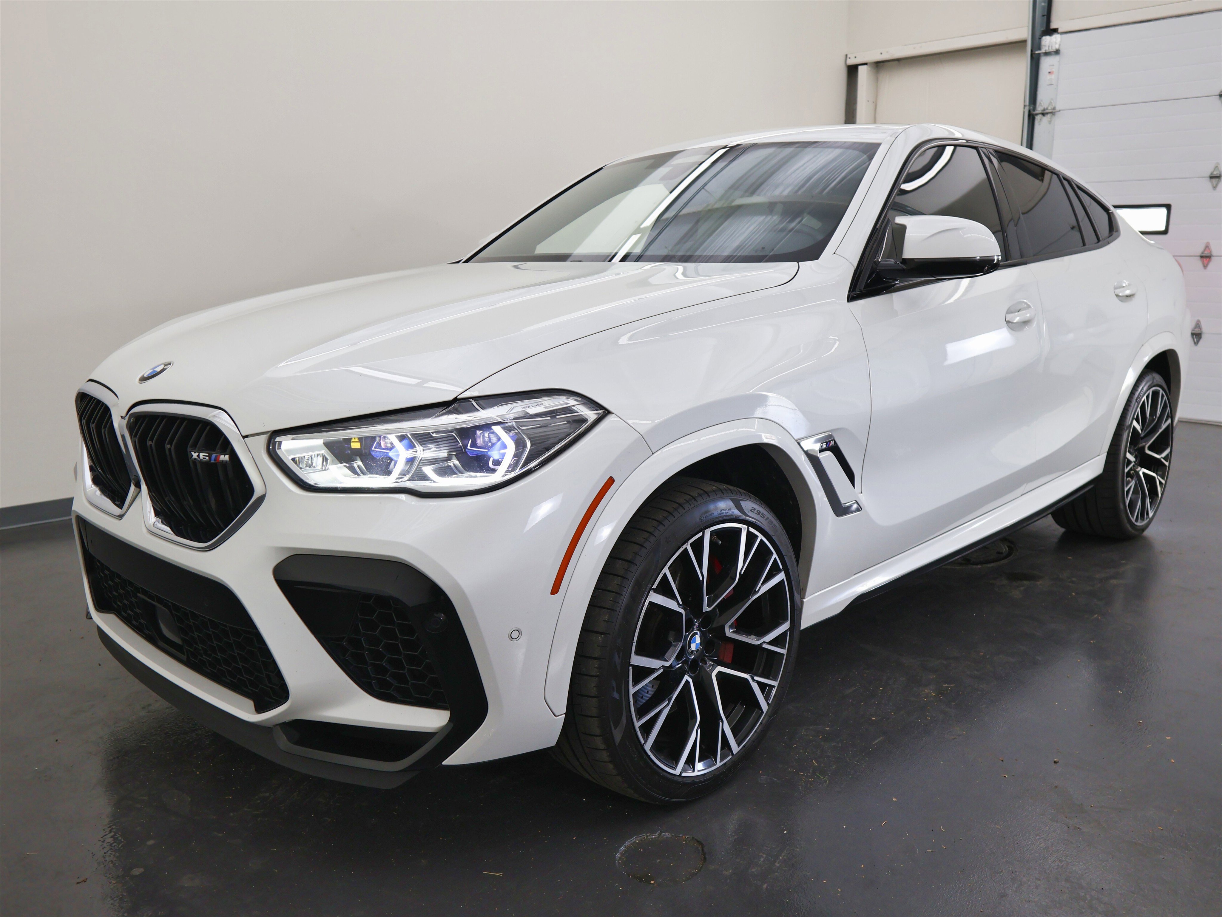 Used 2021 BMW X6 M w/ Executive Package image 7