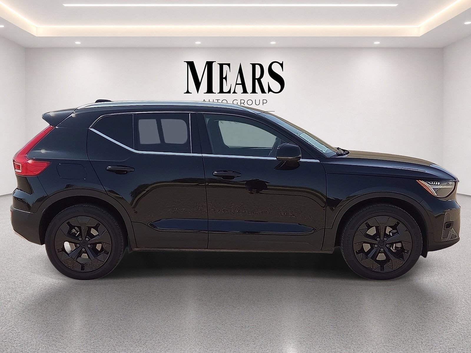 Used 2024 Volvo XC40 B5 Plus AWD/4WD image 6