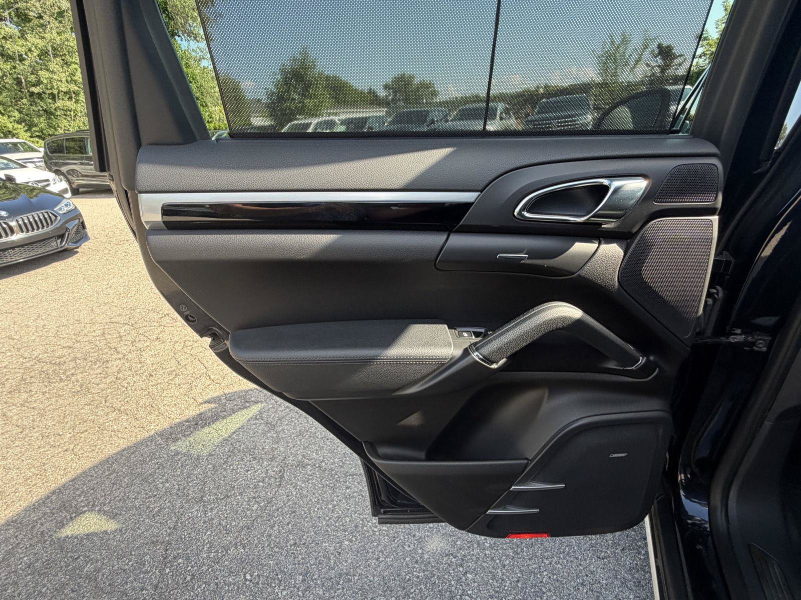 Used 2014 Porsche Cayenne S AWD/4WD image 23