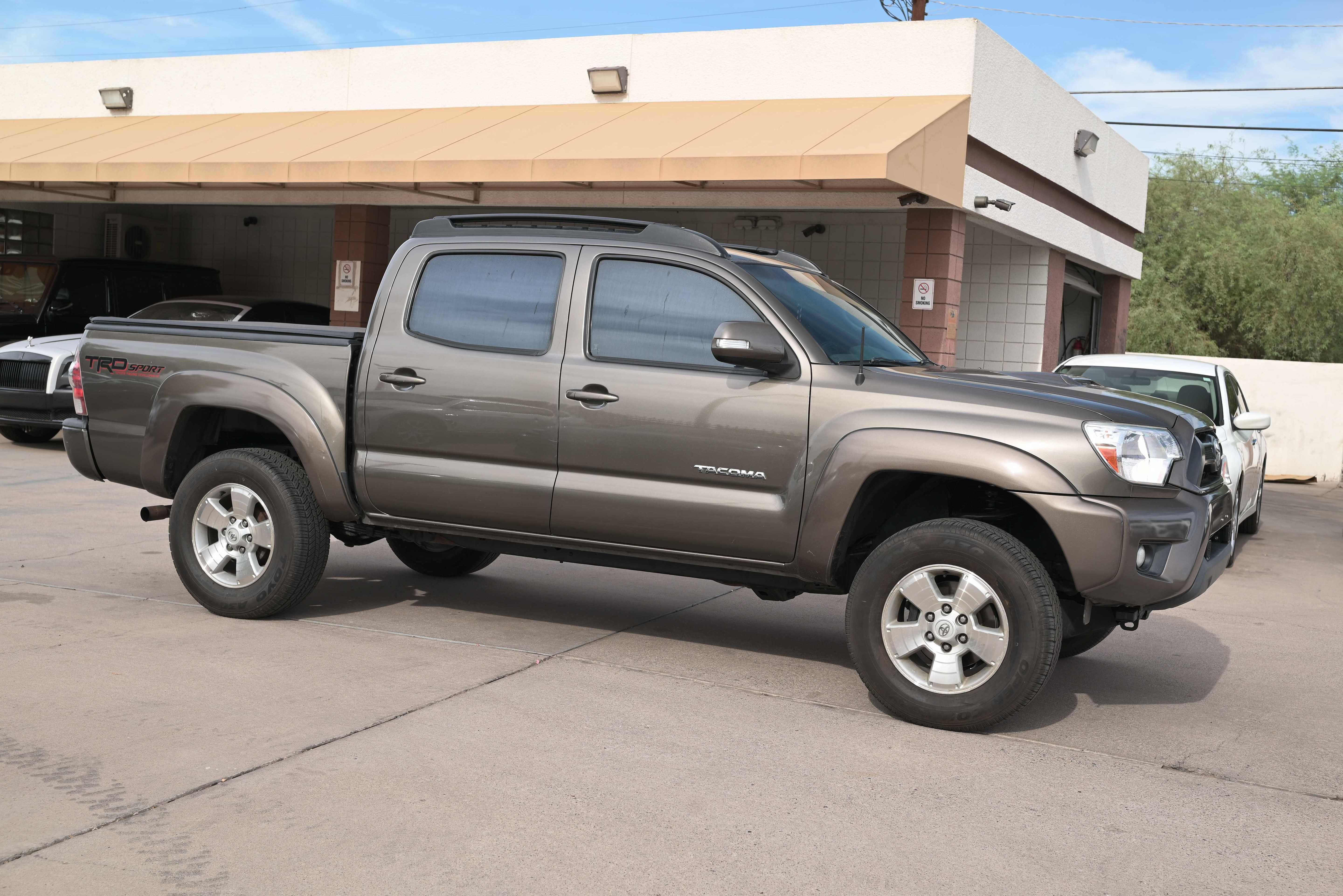 Used 2014 Toyota Tacoma 4x4 Double Cab w/ TRD Sport Package image 4