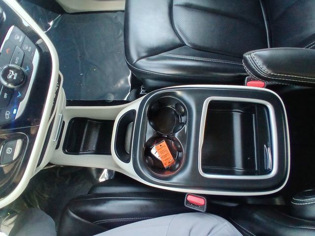 Used 2023 Chrysler Pacifica Touring-L FWD image 21