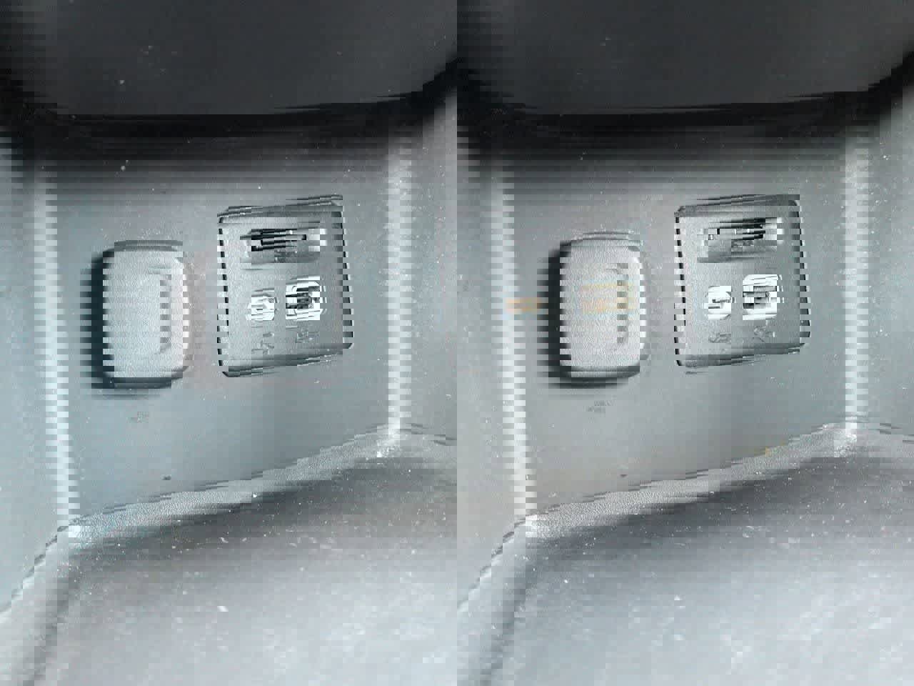 Used 2023 GMC Acadia SLT image 31