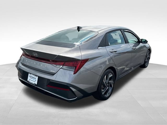 Used 2024 Hyundai Elantra Limited FWD image 5