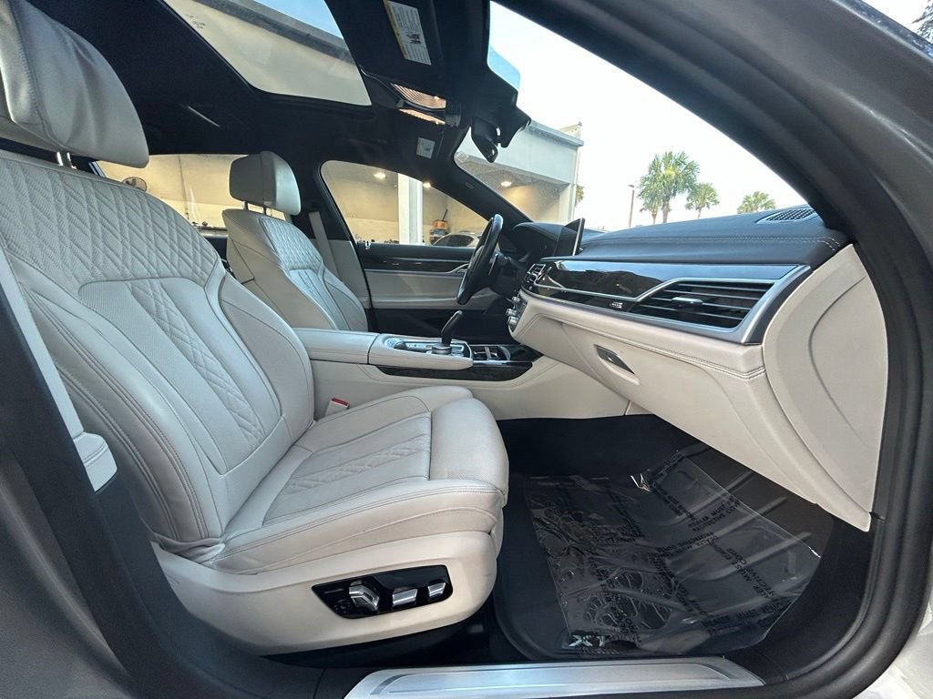 Used 2022 BMW 740i w/ M Sport Package RWD image 25