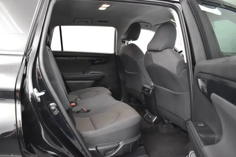 Used 2025 Toyota Highlander LE FWD image 19