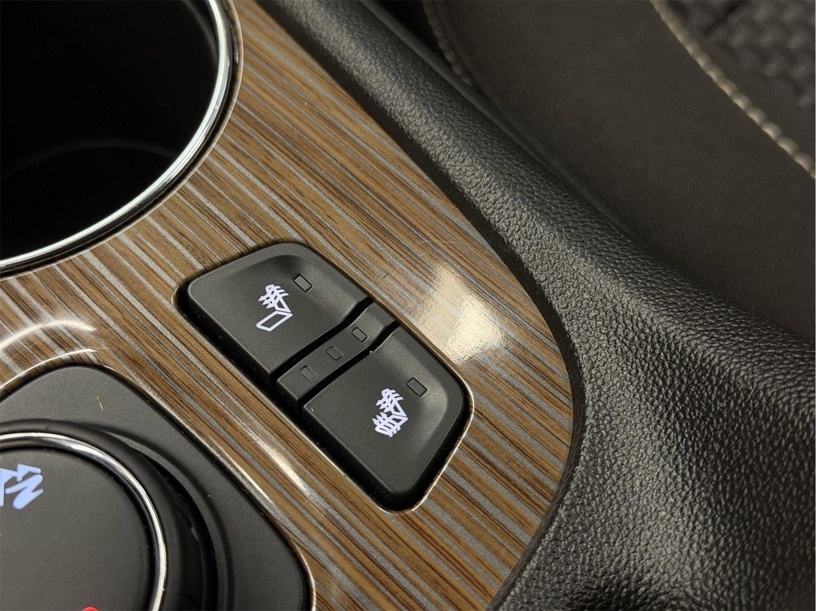 Certified 2023 GMC Acadia SLE w/ Driver Convenience Package image 36