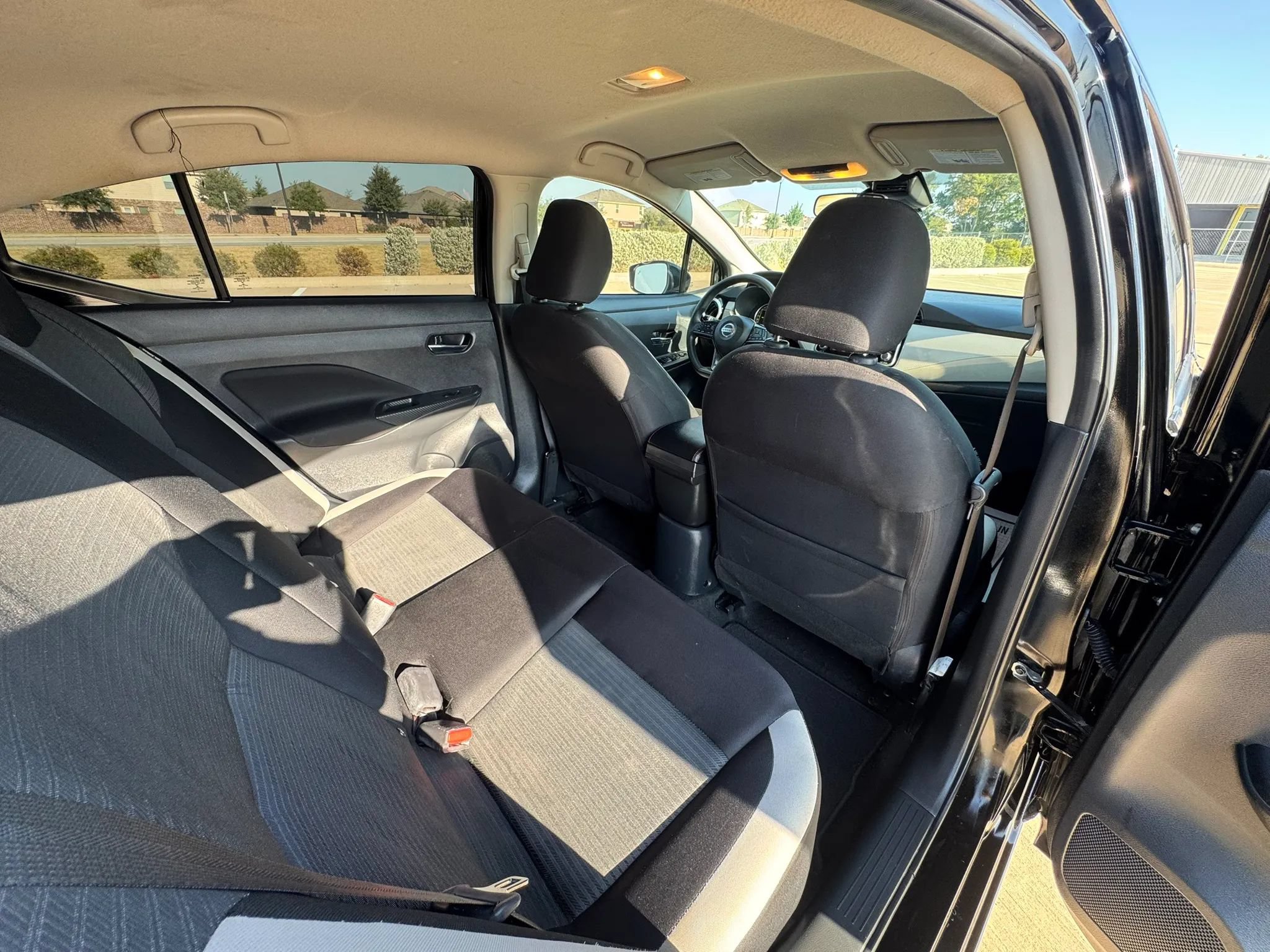 Used 2022 Nissan Versa SV FWD image 32