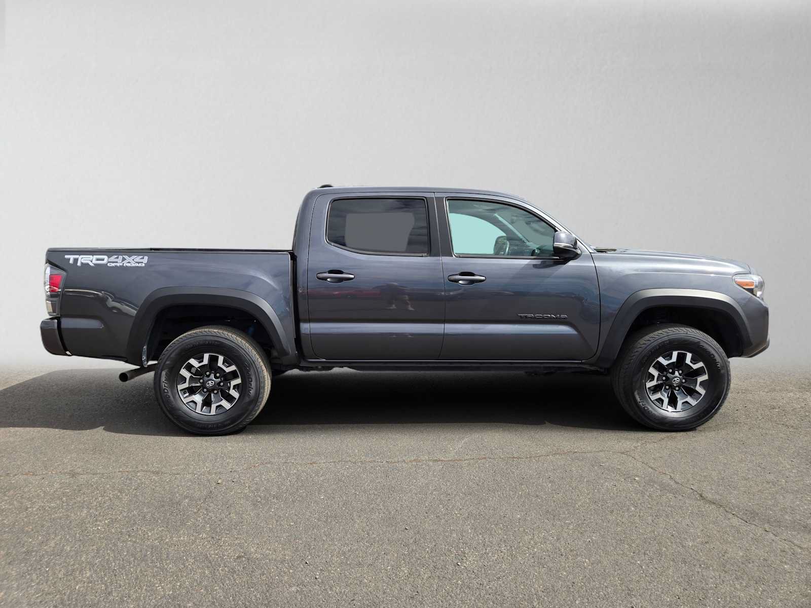 Used 2022 Toyota Tacoma TRD Off-Road w/ Technology Package AWD/4WD image 2