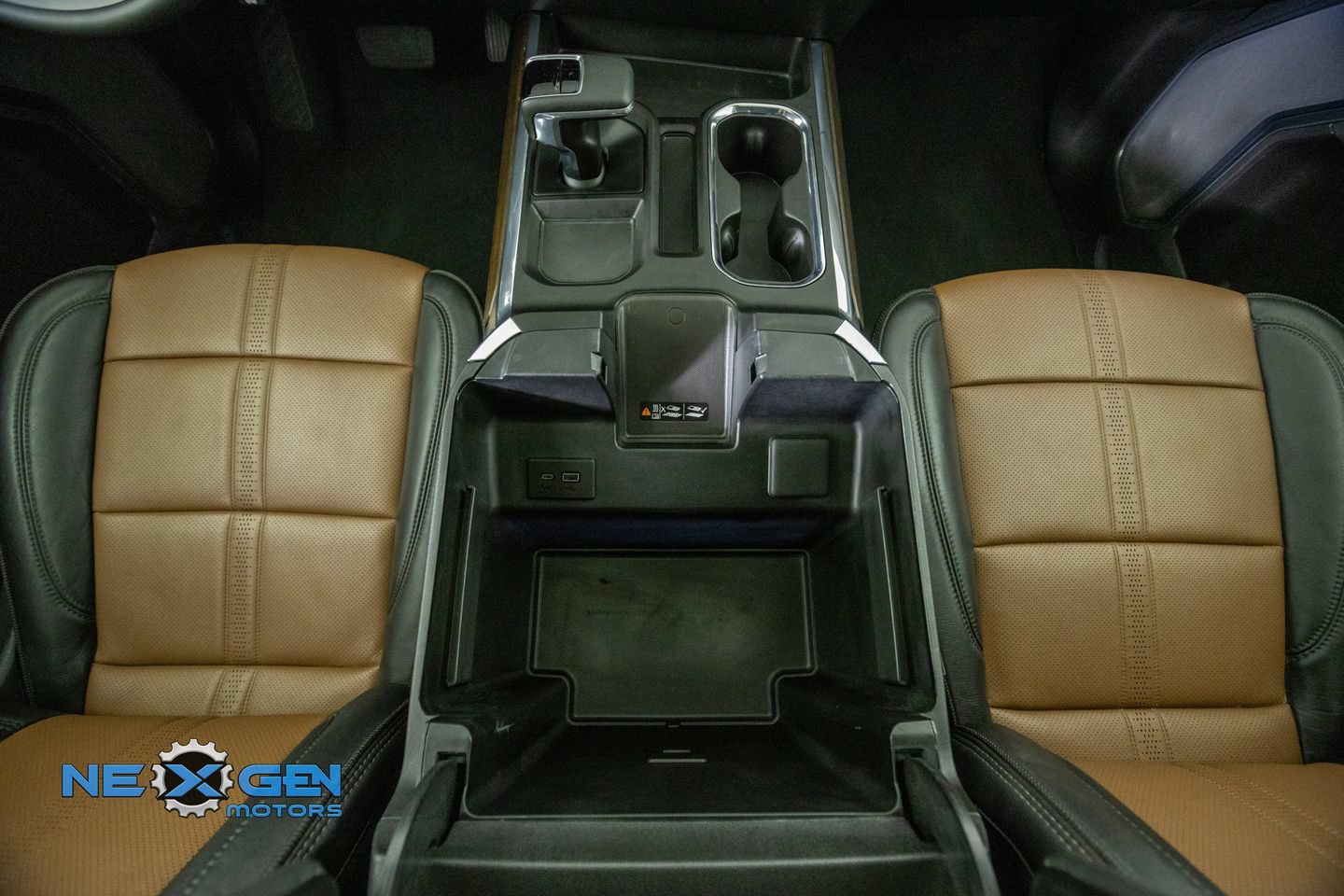 Used 2025 Chevrolet Silverado 1500 High Country w/ Technology Package AWD/4WD image 33