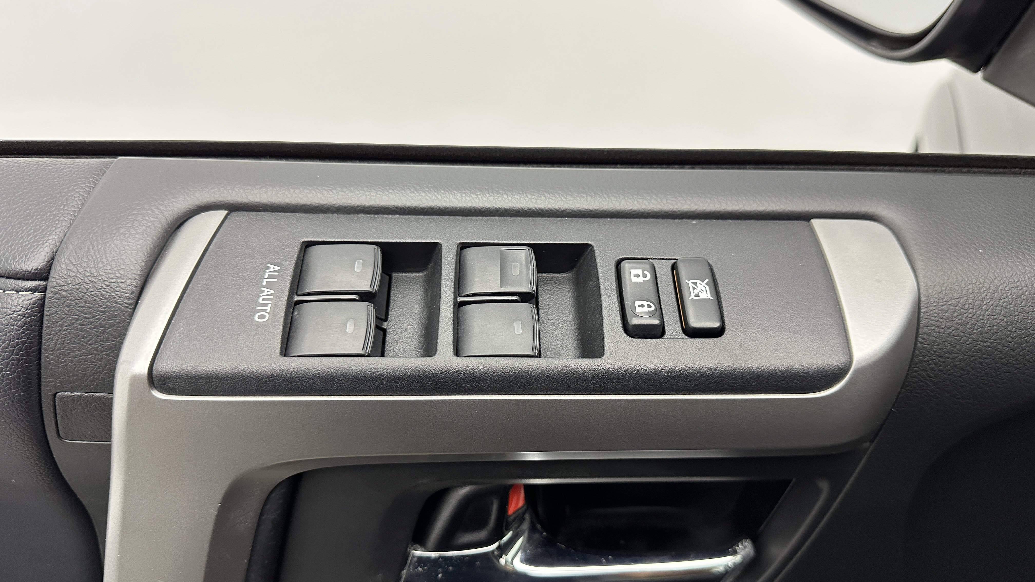 Used 2018 Toyota 4Runner SR5 Premium AWD/4WD image 13