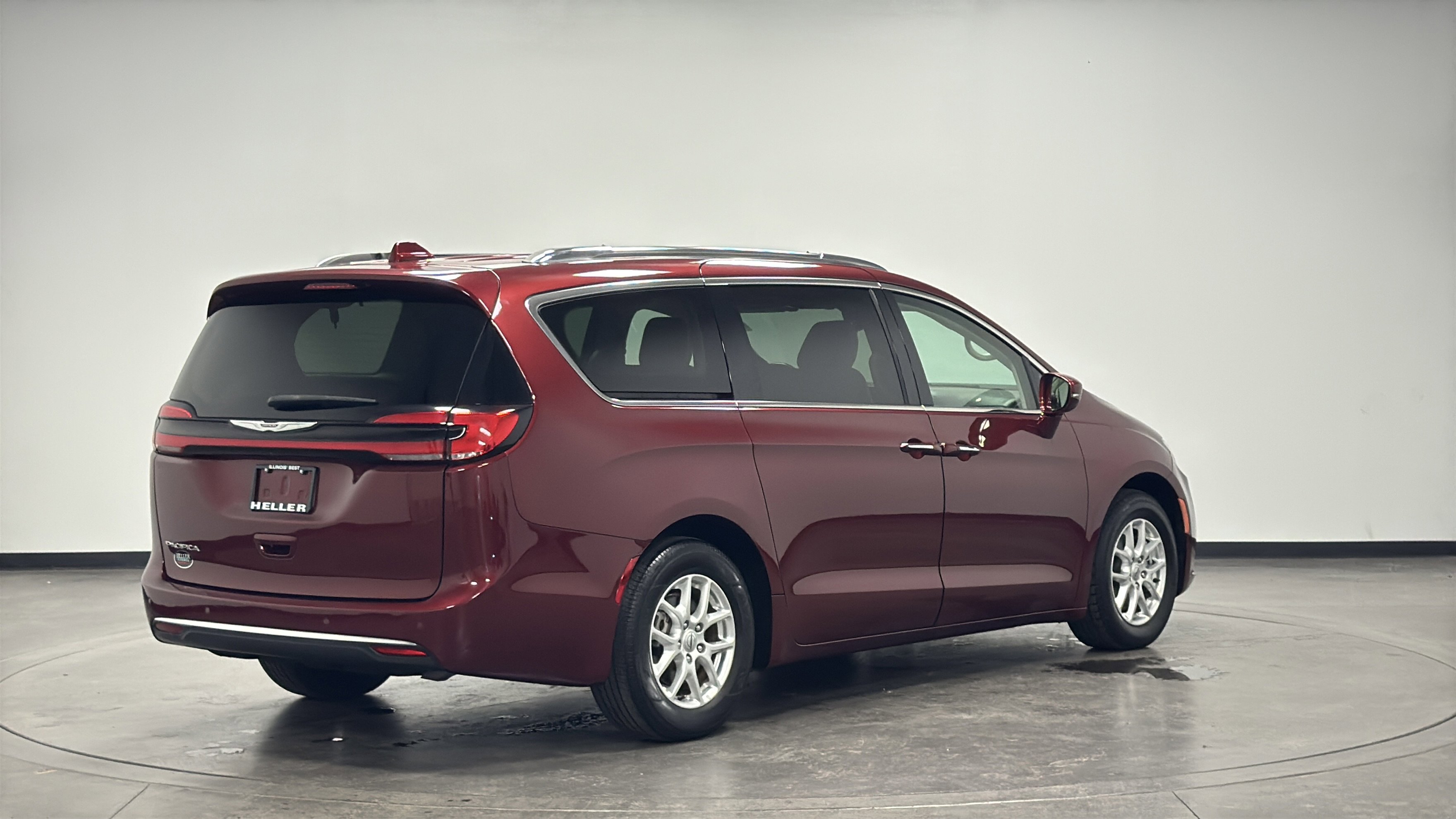 Used 2021 Chrysler Pacifica Touring-L image 8